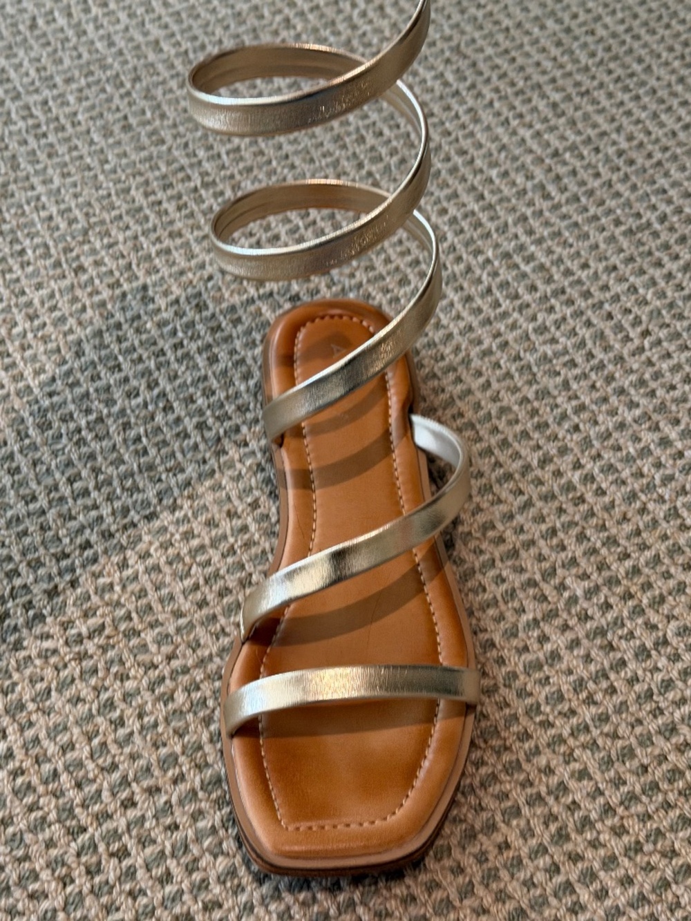 Aldo Women’s Gold Spinella Flat Sandals Size 9 - Picture 3 of 3
